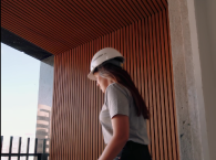 Esta parte do site tem uma imagem identica a imagem do slide principal que leva ao youtube porém menor no tamanho de 190 pixels de altura por 145 pixels de largura.