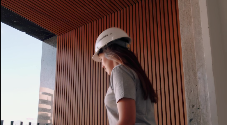 Esta parte do site tem uma imagem de capa que leva a um video no youtube é a imagem principal do slide e esta imagem tem o tamanho de 780 pixels de altura e 430 pixels de largura.